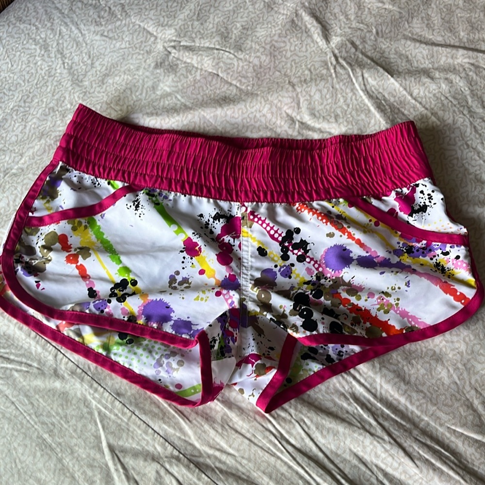 Miken women’s low rise shorts in size small/juniors